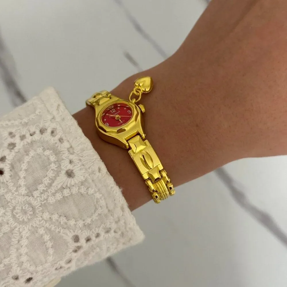 Sku:0285 cute gold red mini‎ watch with heart+in gift box the size is adjustable